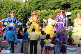León exhibe su cultura, gastronomía y artesanía en Avenida de Bolívar a Chávez