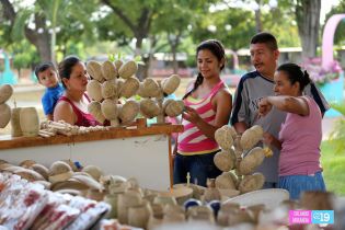 León exhibe su cultura, gastronomía y artesanía en Avenida de Bolívar a Chávez