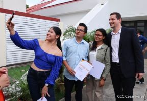 Comunicadores de la Agencia Sputnik con  Medios del Poder Ciudadano