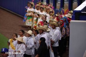 Familias disfrutan de inauguración del Estadio Roberto Clemente de Masaya