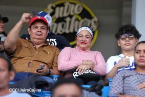 Familias disfrutan de inauguración del Estadio Roberto Clemente de Masaya