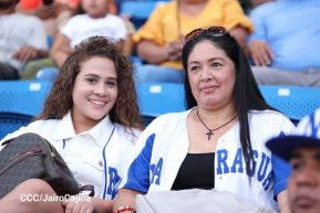 Familias disfrutan de inauguración del Estadio Roberto Clemente de Masaya
