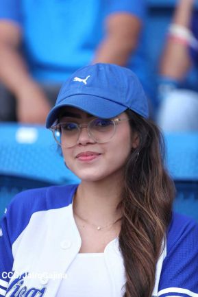 Familias disfrutan de inauguración del Estadio Roberto Clemente de Masaya