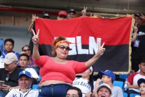 Familias disfrutan de inauguración del Estadio Roberto Clemente de Masaya