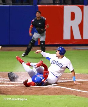 Familias disfrutan de inauguración del Estadio Roberto Clemente de Masaya