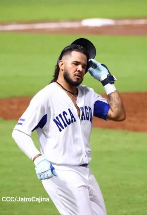 Familias disfrutan de inauguración del Estadio Roberto Clemente de Masaya