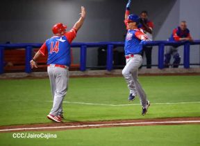 Familias disfrutan de inauguración del Estadio Roberto Clemente de Masaya