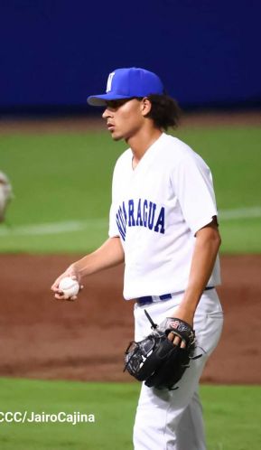 Familias disfrutan de inauguración del Estadio Roberto Clemente de Masaya