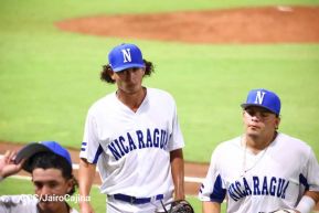 Familias disfrutan de inauguración del Estadio Roberto Clemente de Masaya