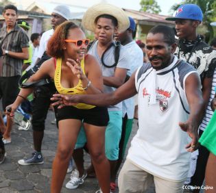 Bluefields vibra al ritmo del Palo de Mayo