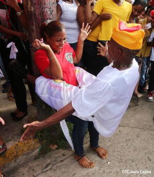 Bluefields vibra al ritmo del Palo de Mayo