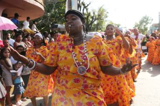 Bluefields vibra al ritmo del Palo de Mayo