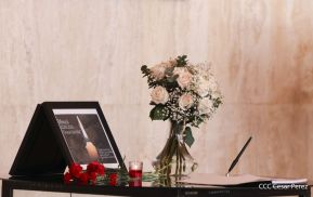 Firma de libro de condolencias en Nicaragua por las víctimas del atentado terrorista en Rusia
