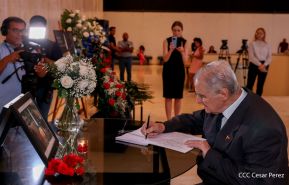 Firma de libro de condolencias en Nicaragua por las víctimas del atentado terrorista en Rusia