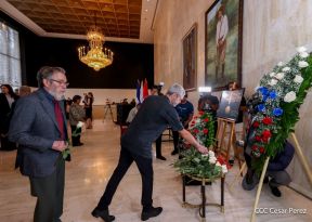 Firma de libro de condolencias en Nicaragua por las víctimas del atentado terrorista en Rusia