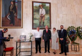 Firma de libro de condolencias en Nicaragua por las víctimas del atentado terrorista en Rusia