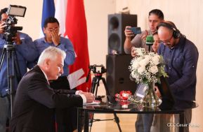 Firma de libro de condolencias en Nicaragua por las víctimas del atentado terrorista en Rusia