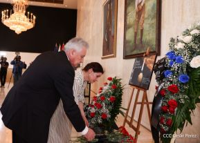 Firma de libro de condolencias en Nicaragua por las víctimas del atentado terrorista en Rusia