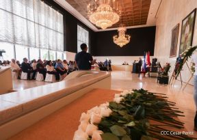 Firma de libro de condolencias en Nicaragua por las víctimas del atentado terrorista en Rusia