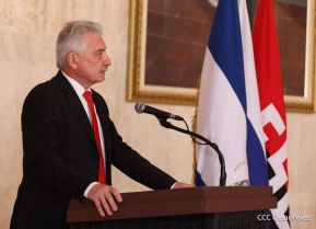 Firma de libro de condolencias en Nicaragua por las víctimas del atentado terrorista en Rusia