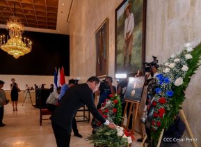 Firma de libro de condolencias en Nicaragua por las víctimas del atentado terrorista en Rusia