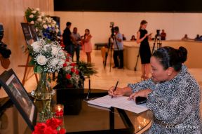 Firma de libro de condolencias en Nicaragua por las víctimas del atentado terrorista en Rusia