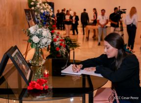 Firma de libro de condolencias en Nicaragua por las víctimas del atentado terrorista en Rusia