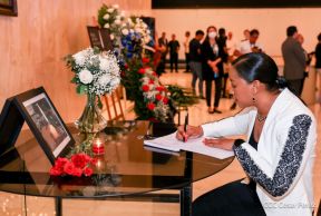 Firma de libro de condolencias en Nicaragua por las víctimas del atentado terrorista en Rusia