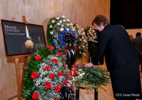 Firma de libro de condolencias en Nicaragua por las víctimas del atentado terrorista en Rusia