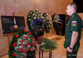 Firma de libro de condolencias en Nicaragua por las víctimas del atentado terrorista en Rusia