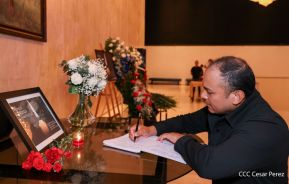 Firma de libro de condolencias en Nicaragua por las víctimas del atentado terrorista en Rusia