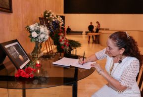 Firma de libro de condolencias en Nicaragua por las víctimas del atentado terrorista en Rusia