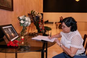 Firma de libro de condolencias en Nicaragua por las víctimas del atentado terrorista en Rusia