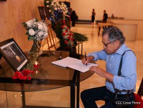 Firma de libro de condolencias en Nicaragua por las víctimas del atentado terrorista en Rusia