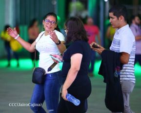 Así disfrutando los nicaragüenses del concierto de Carlos Rivera 