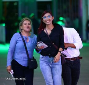 Así disfrutando los nicaragüenses del concierto de Carlos Rivera 
