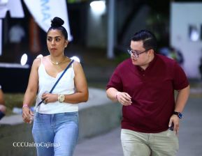 Así disfrutando los nicaragüenses del concierto de Carlos Rivera 