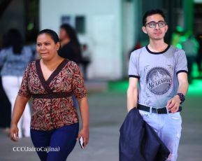 Así disfrutando los nicaragüenses del concierto de Carlos Rivera 