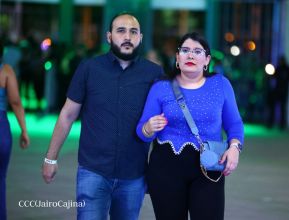 Así disfrutando los nicaragüenses del concierto de Carlos Rivera 