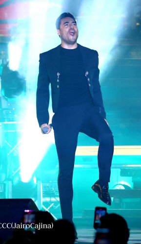 Así disfrutando los nicaragüenses del concierto de Carlos Rivera 