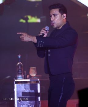 Así disfrutando los nicaragüenses del concierto de Carlos Rivera 