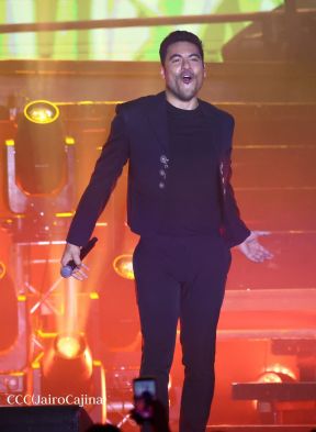 Así disfrutando los nicaragüenses del concierto de Carlos Rivera 