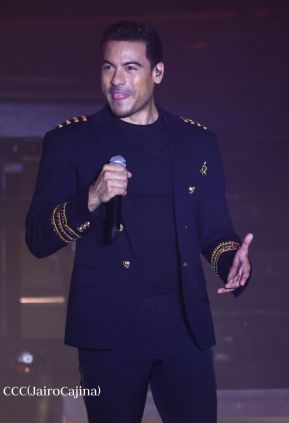 Así disfrutando los nicaragüenses del concierto de Carlos Rivera 