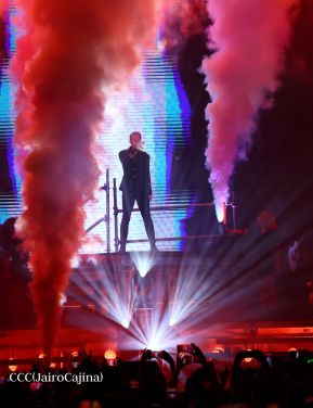 Así disfrutando los nicaragüenses del concierto de Carlos Rivera 