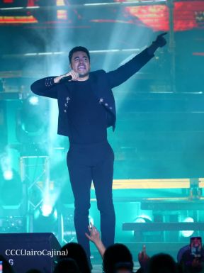 Así disfrutando los nicaragüenses del concierto de Carlos Rivera 