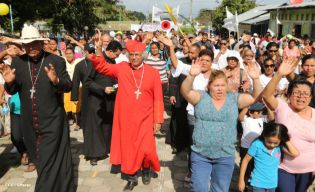 Familias de Ometepe reciben visita del Cardenal Leopoldo Brenes 