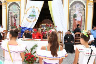 Familias de Ometepe reciben visita del Cardenal Leopoldo Brenes 