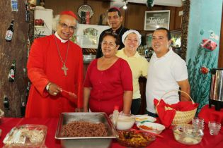 Familias de Ometepe reciben visita del Cardenal Leopoldo Brenes 