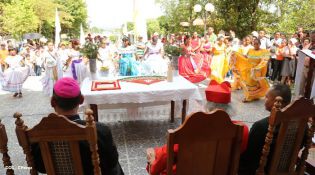 Familias de Ometepe reciben visita del Cardenal Leopoldo Brenes 