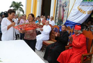Familias de Ometepe reciben visita del Cardenal Leopoldo Brenes 